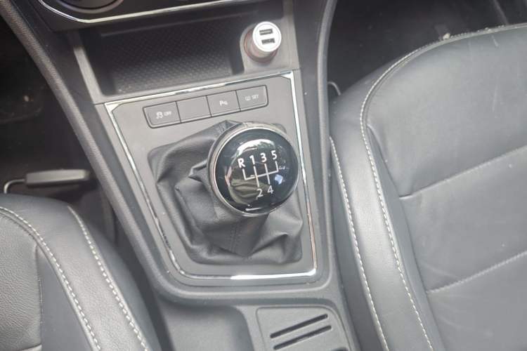Used Volkswagen Lavida 2015 1.6L Manual Comfort Edition Gear Lever