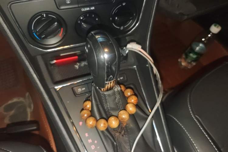 Used Volkswagen Lavida 2015 1.6L Automatic Comfort Edition Gear Lever