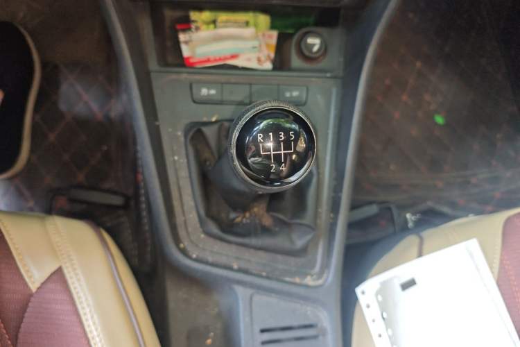 Used Volkswagen Lavida 2015 1.6L Manual Fashion Edition Gear Lever
