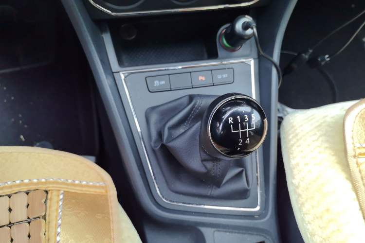 Used Volkswagen Lavida 2015 1.6L Manual Comfort Edition Gear Lever