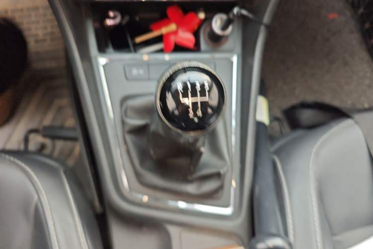 Used Volkswagen Lavida 2015 1.6L Manual Comfort Edition Gear Lever