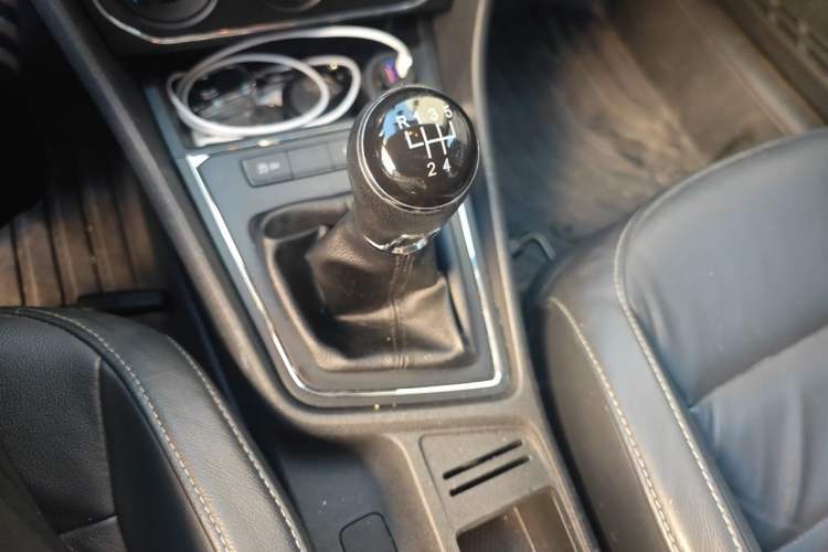 Used Volkswagen Lavida 2015 1.6L Manual Comfort Edition Gear Lever