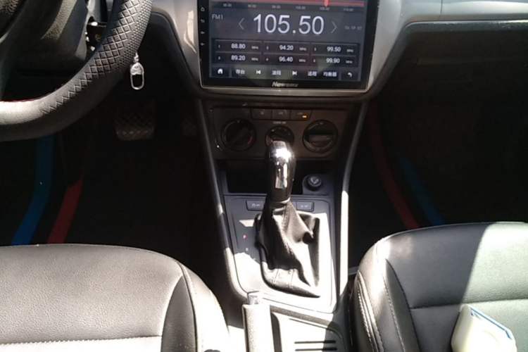 Used Volkswagen Lavida 2015 1.6L Automatic Fashion Edition Gear Lever