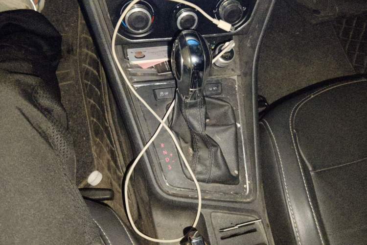 Used Volkswagen Lavida 2015 1.6L Automatic Comfort Edition Gear Lever