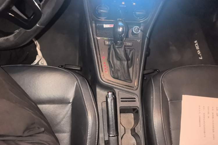 Used Volkswagen Lavida 2015 1.6L Automatic Comfort Edition Gear Lever