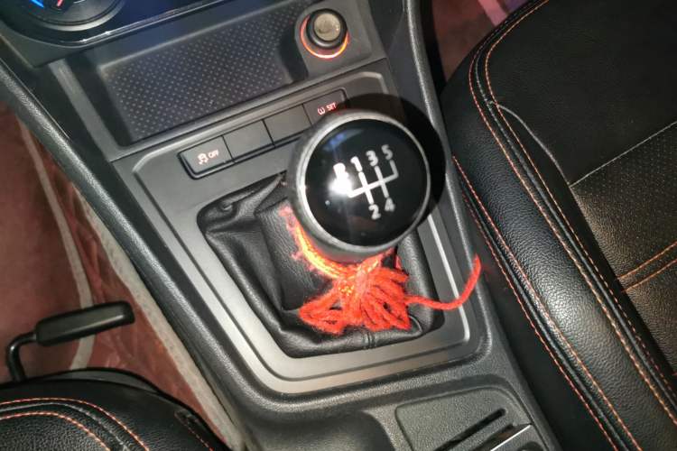 Used Volkswagen Lavida 2015 1.6L Manual Fashion Edition Gear Lever