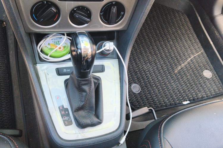 Used Volkswagen Lavida 2015 1.6L Automatic Fashion Edition Gear Lever