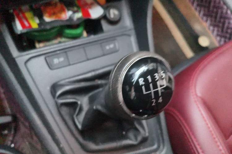 Used Volkswagen Lavida 2015 1.6L Manual Fashion Edition Gear Lever