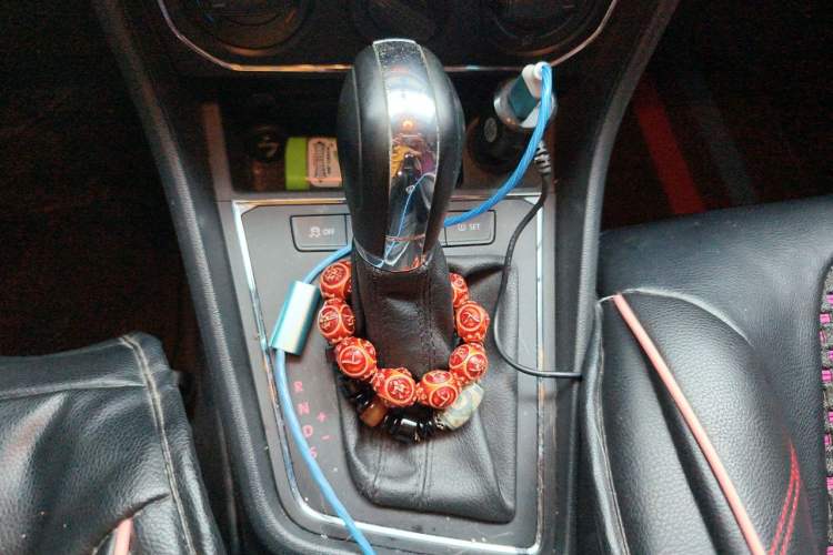 Used Volkswagen Lavida 2015 1.6L Automatic Comfort Edition Gear Lever
