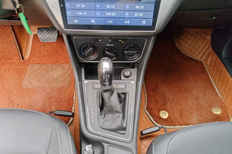 Used Volkswagen Lavida 2015 1.6L Automatic Comfort Edition Gear Lever