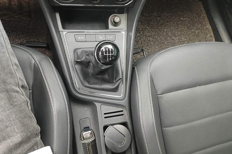 Used Volkswagen Lavida 2015 1.6L Manual Comfort Edition Gear Lever