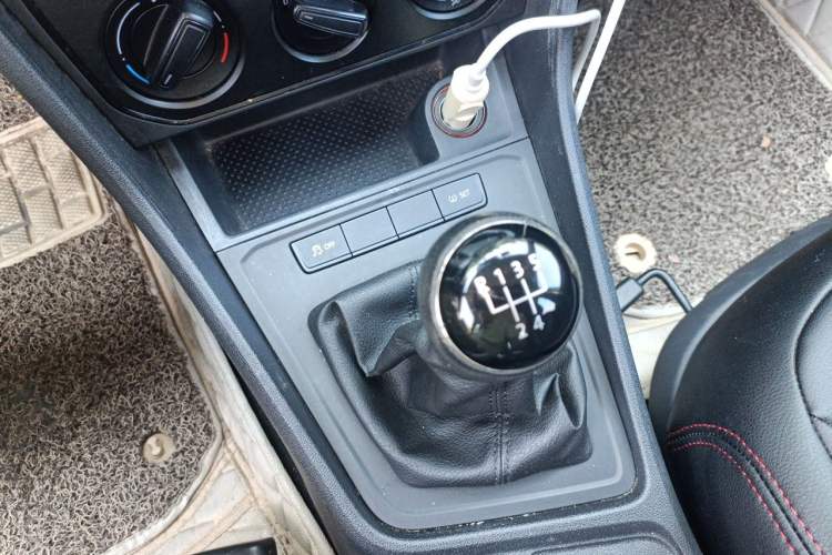 Used Volkswagen Lavida 2015 1.6L Manual Fashion Edition Gear Lever