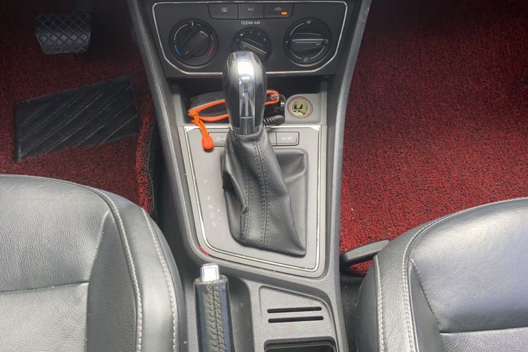Used Volkswagen Lavida 2015 1.6L Automatic Comfort Edition Gear Lever