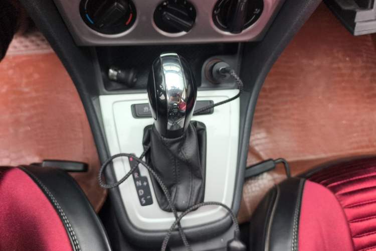 Used Volkswagen Lavida 2015 1.6L Automatic Fashion Edition Gear Lever
