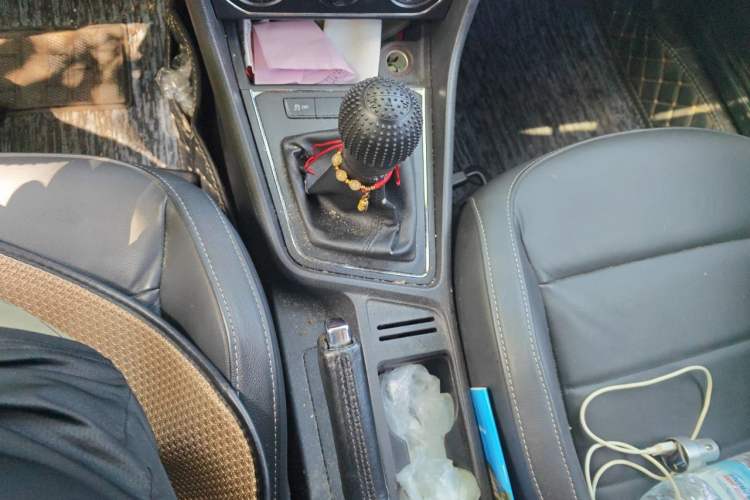 Used Volkswagen Lavida 2015 1.6L Manual Comfort Edition Gear Lever