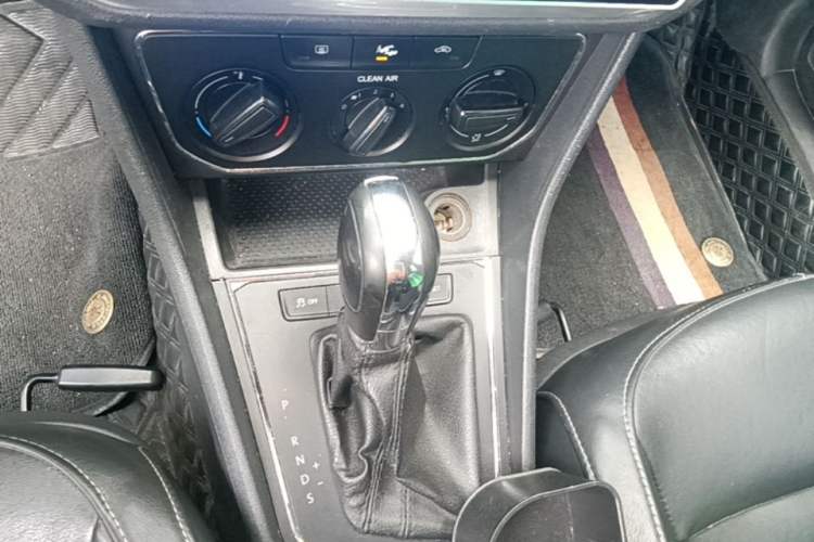 Used Volkswagen Lavida 2015 1.6L Automatic Comfort Edition Gear Lever