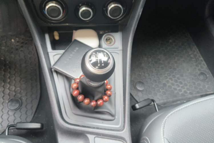 Used Volkswagen Lavida 2015 1.6L Manual Fashion Edition Gear Lever