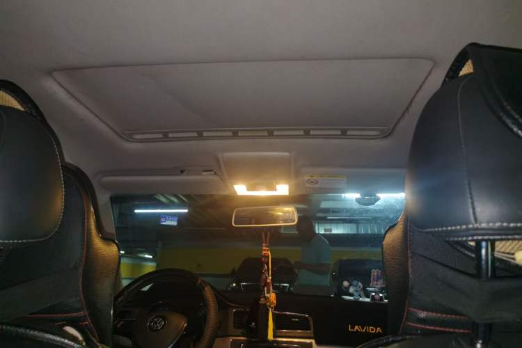 Used Volkswagen Lavida 2015 1.6L Automatic Comfort Edition Headliner