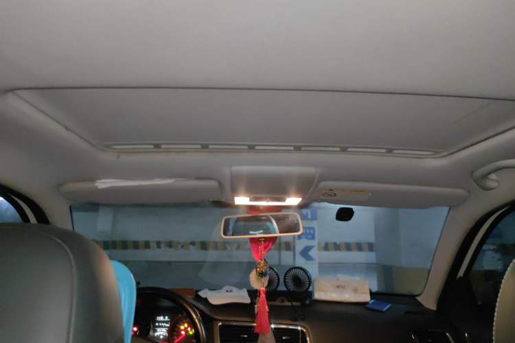 Used Volkswagen Lavida 2015 1.6L Automatic Comfort Edition Headliner