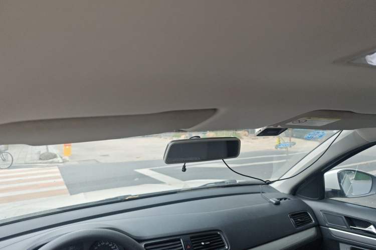 Used Volkswagen Lavida 2015 1.6L Manual Fashion Edition Headliner