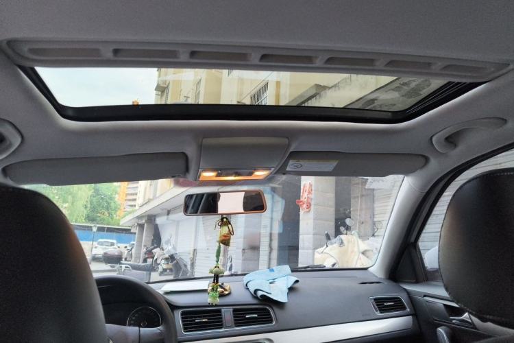 Used Volkswagen Lavida 2015 1.6L Automatic Comfort Edition Headliner