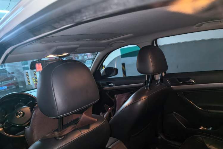 Used Volkswagen Lavida 2015 1.6L Automatic Comfort Edition Headliner