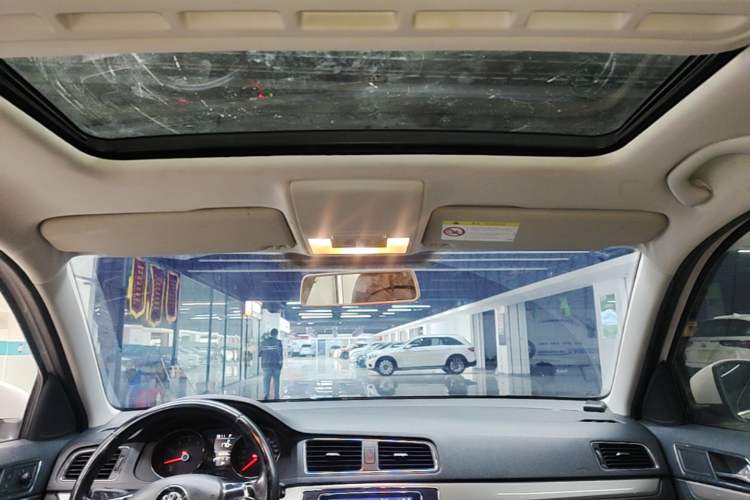Used Volkswagen Lavida 2015 1.6L Automatic Comfort Edition Headliner
