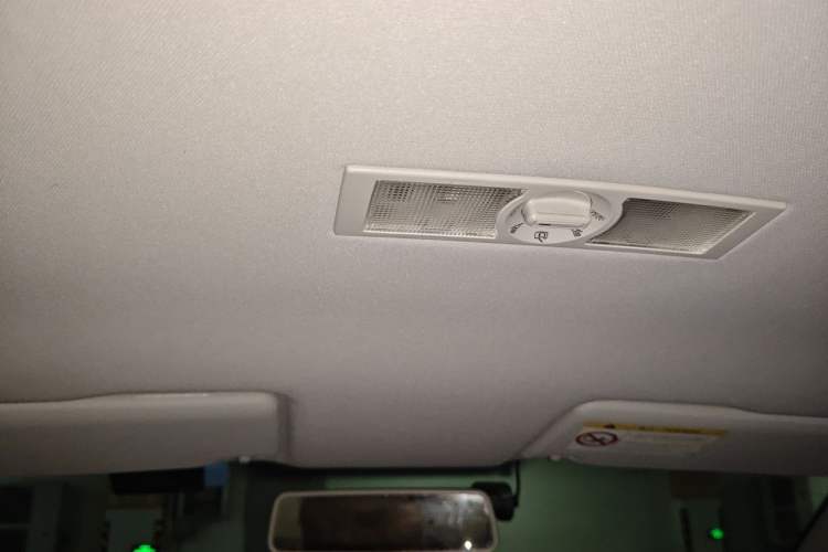 Used Volkswagen Lavida 2015 1.6L Manual Fashion Edition Headliner