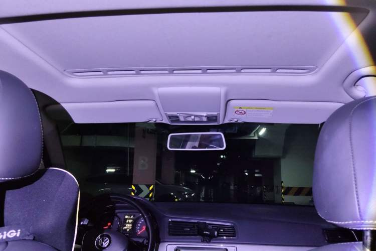 Used Volkswagen Lavida 2015 1.6L Automatic Comfort Edition Headliner