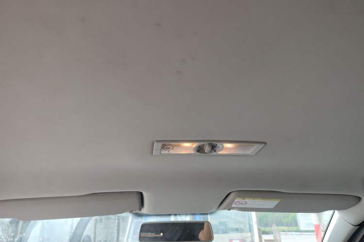 Used Volkswagen Lavida 2015 1.6L Manual Fashion Edition Headliner