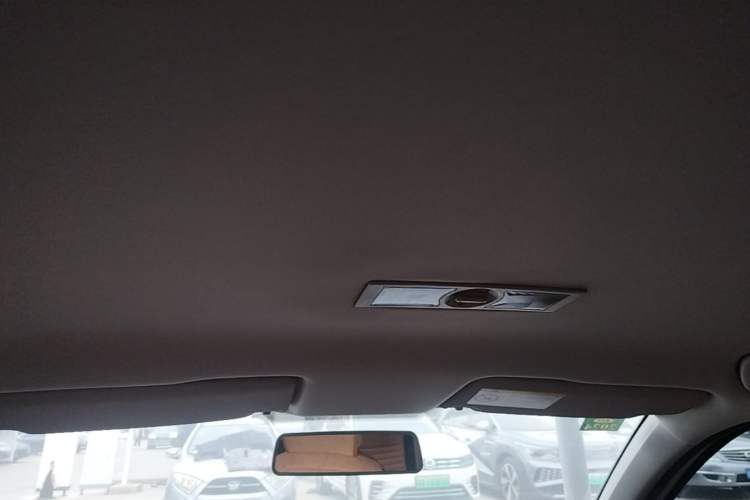 Used Volkswagen Lavida 2015 1.6L Manual Fashion Edition Headliner