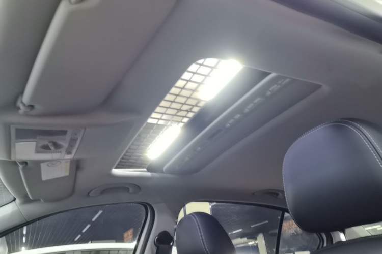 Used Volkswagen Lavida 2015 1.6L Automatic Comfort Edition Headliner