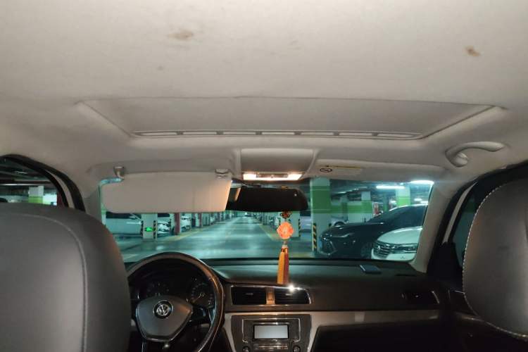 Used Volkswagen Lavida 2015 1.6L Automatic Comfort Edition Headliner