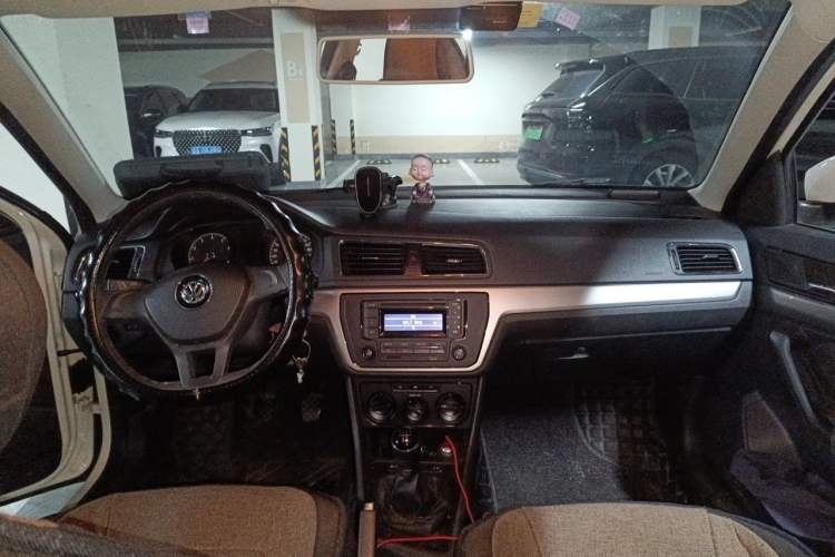 Used Volkswagen Lavida 2015 1.6L Manual Fashion Edition Headliner