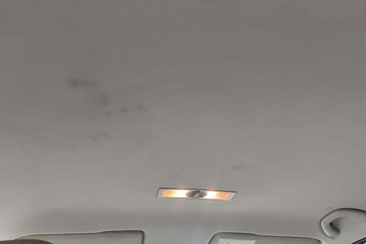 Used Volkswagen Lavida 2015 1.6L Automatic Fashion Edition Headliner