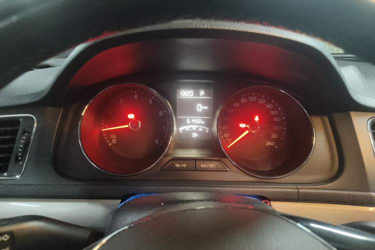 Used Volkswagen Lavida 2015 1.6L Automatic Comfort Edition Instrument Cluster