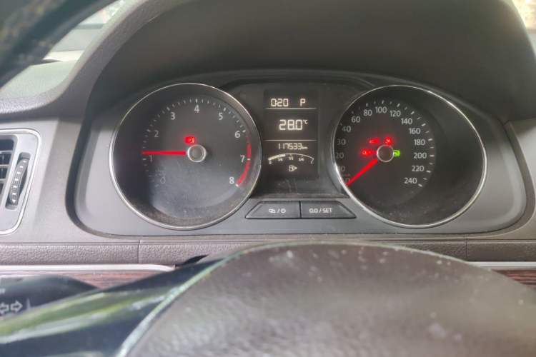 Used Volkswagen Lavida 2015 1.6L Automatic Comfort Edition Instrument Cluster