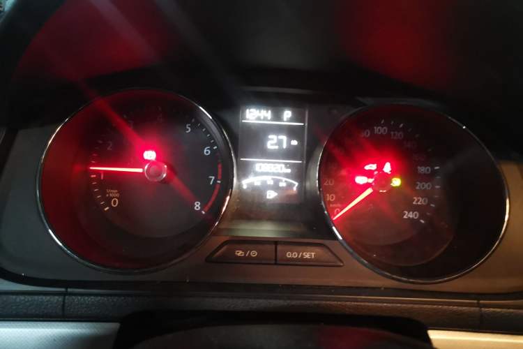 Used Volkswagen Lavida 2015 1.6L Automatic Comfort Edition Instrument Cluster