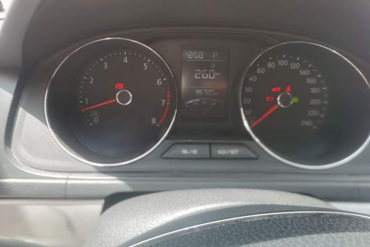 Used Volkswagen Lavida 2015 1.6L Automatic Comfort Edition Instrument Cluster