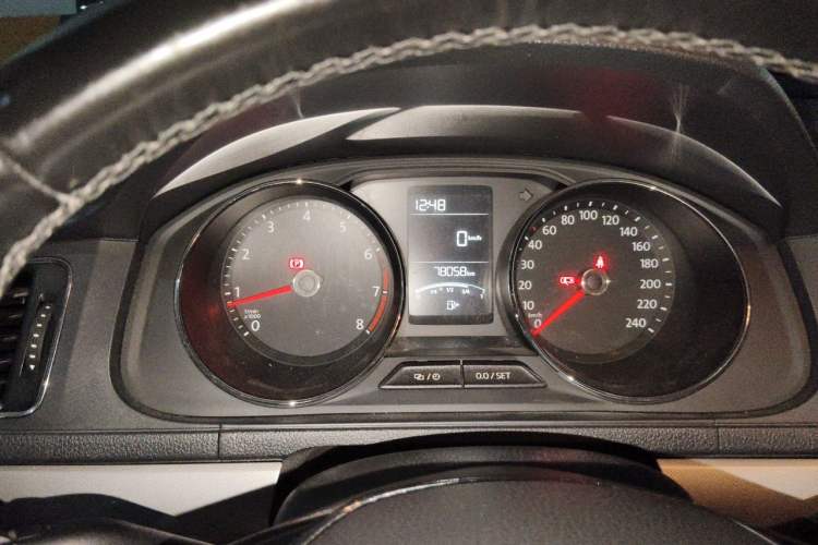 Used Volkswagen Lavida 2015 1.6L Manual Comfort Edition Instrument Cluster