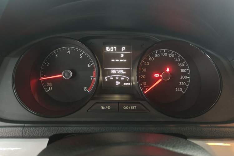 Used Volkswagen Lavida 2015 1.6L Automatic Fashion Edition Instrument Cluster