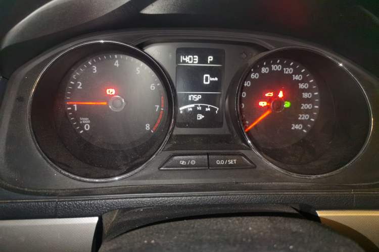 Used Volkswagen Lavida 2015 1.6L Automatic Comfort Edition Instrument Cluster