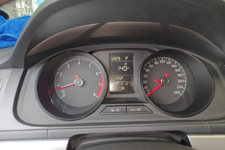 Used Volkswagen Lavida 2015 1.6L Automatic Fashion Edition Instrument Cluster