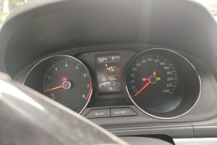 Used Volkswagen Lavida 2015 1.6L Automatic Comfort Edition Instrument Cluster