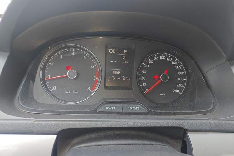Used Volkswagen Lavida 2015 1.6L Automatic Fashion Edition Instrument Cluster