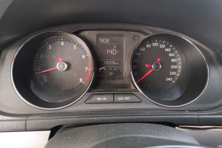 Used Volkswagen Lavida 2015 1.6L Manual Comfort Edition Instrument Cluster