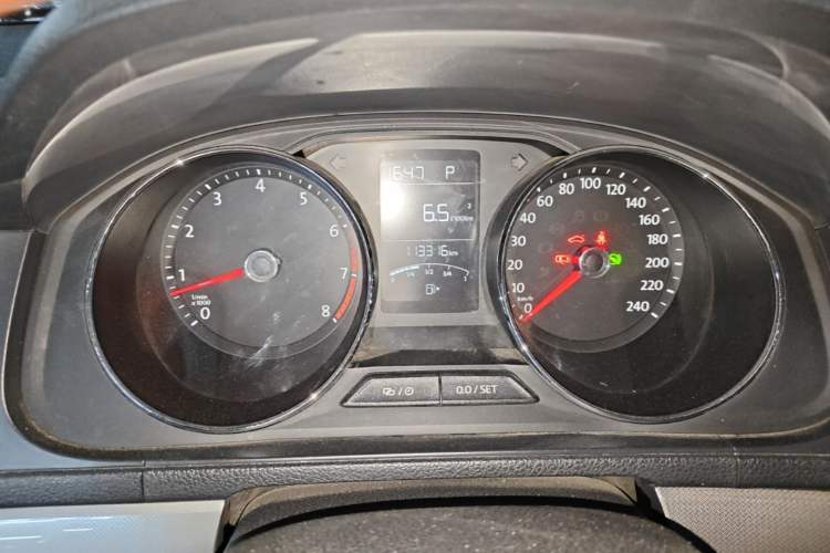 Used Volkswagen Lavida 2015 1.6L Automatic Comfort Edition Instrument Cluster