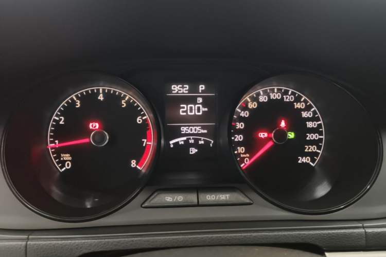 Used Volkswagen Lavida 2015 1.6L Automatic Fashion Edition Instrument Cluster