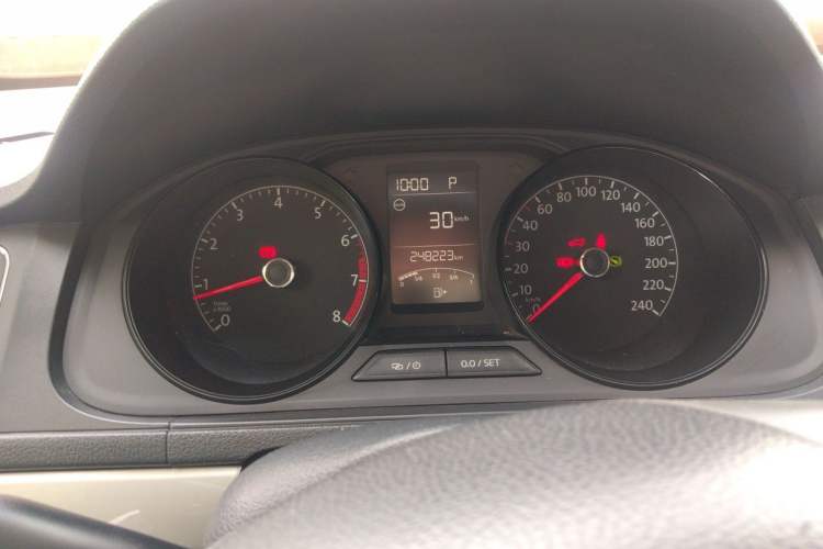 Used Volkswagen Lavida 2015 1.6L Automatic Fashion Edition Instrument Cluster