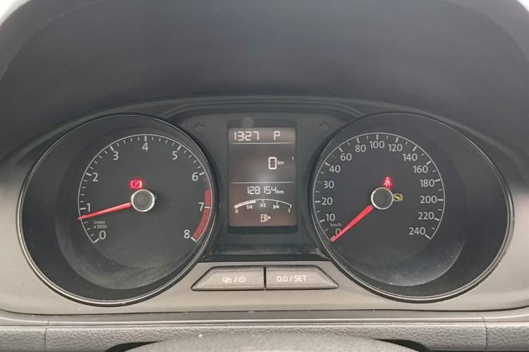 Used Volkswagen Lavida 2015 1.6L Automatic Fashion Edition Instrument Cluster
